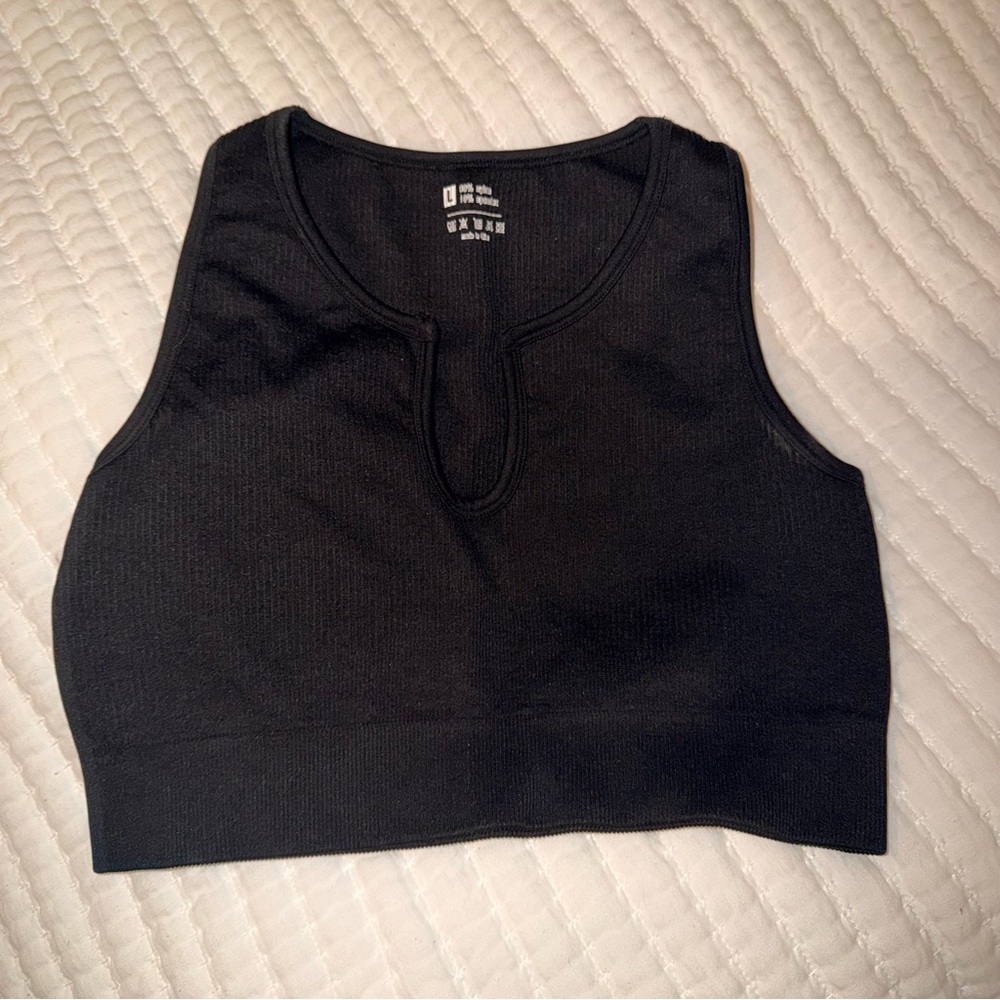 Black Ribbed Keyhole Crop Tank Top / Sports Bra